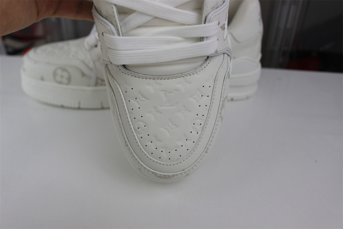 l**is V*t*n pure white with silver text #54