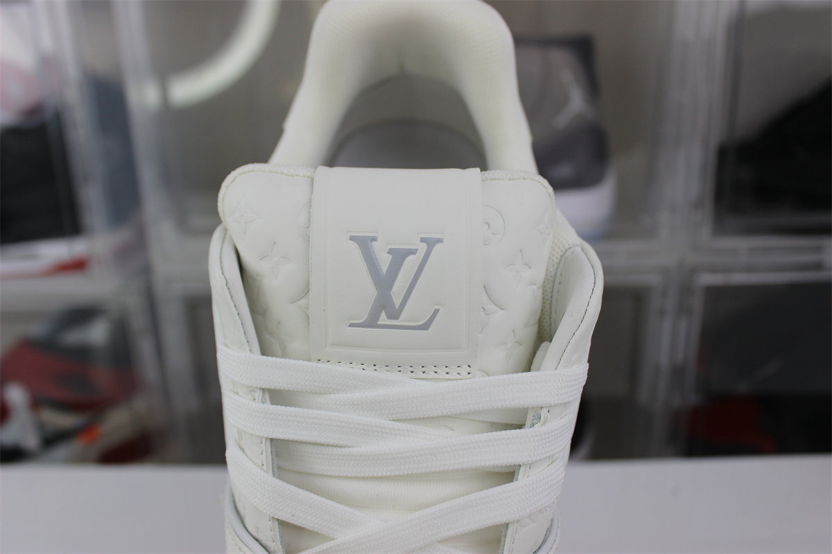 l**is V*t*n pure white with silver text #54