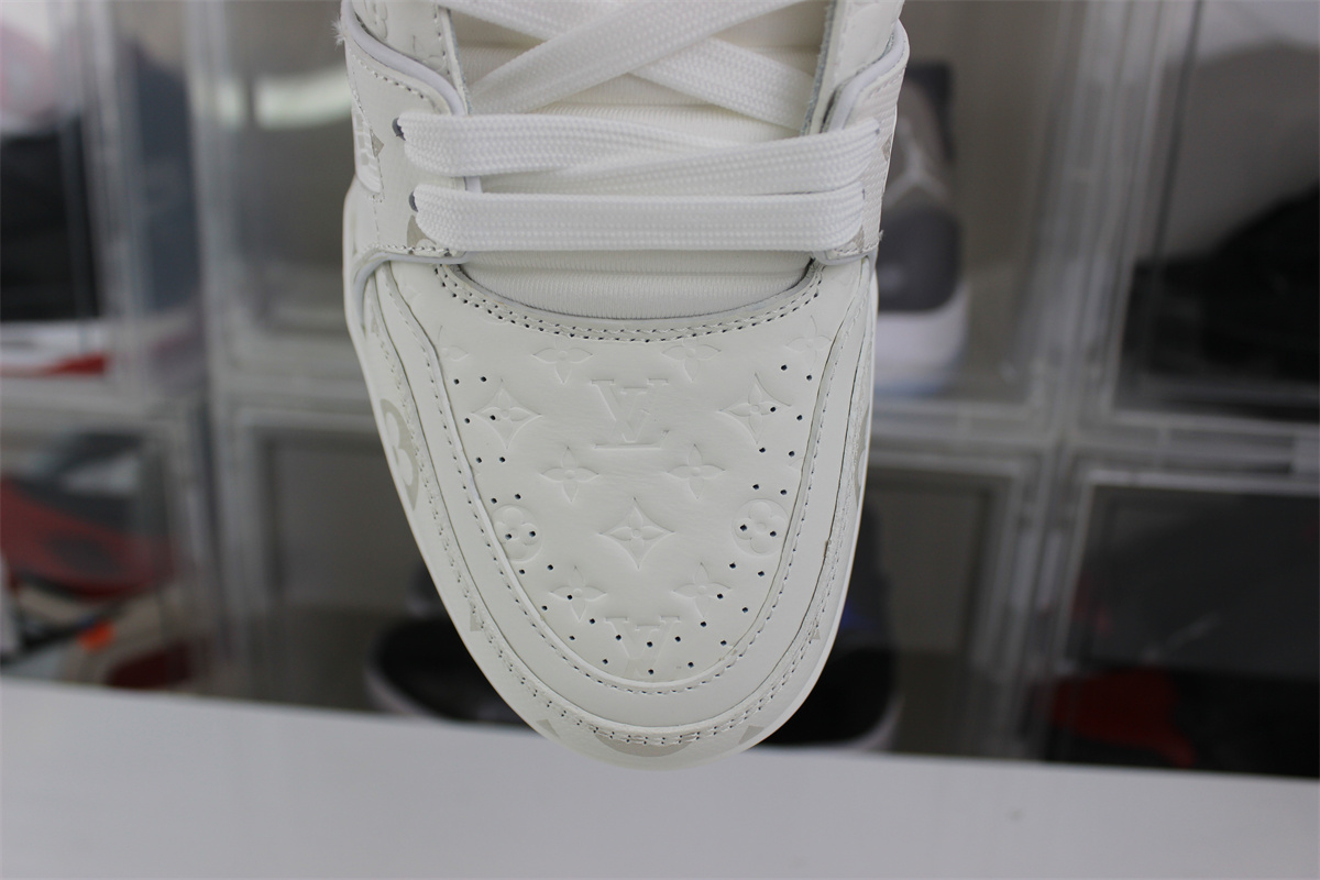 l**is V*t*n pure white with silver text #54