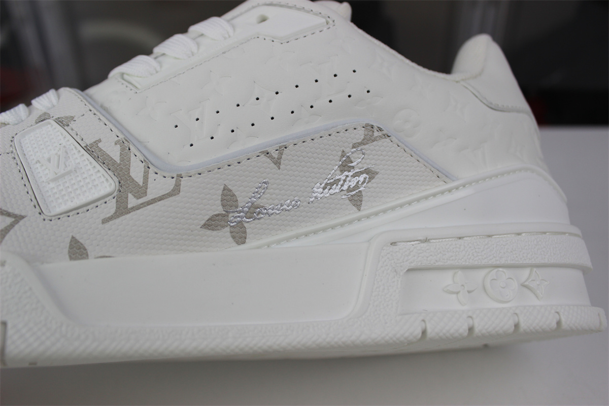 l**is V*t*n pure white with silver text #54