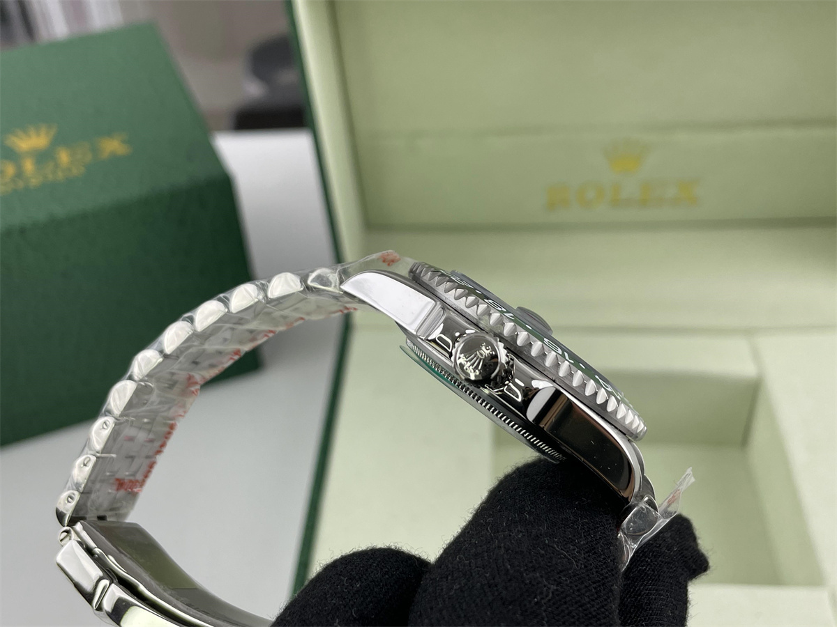 Rolex Oyster Perpetual Date Green Black (41MM)