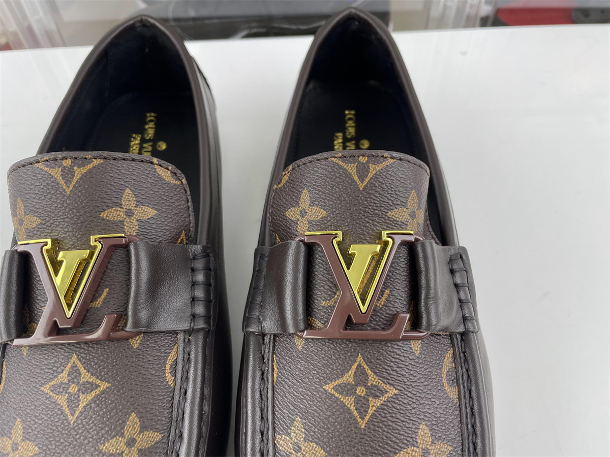 l**is V*t*n old daddy / lazy boy shoes