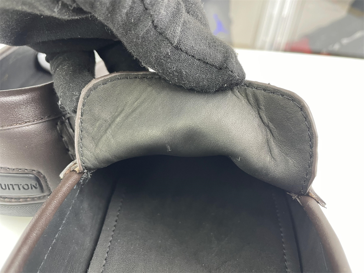 l**is V*t*n old daddy / lazy boy shoes