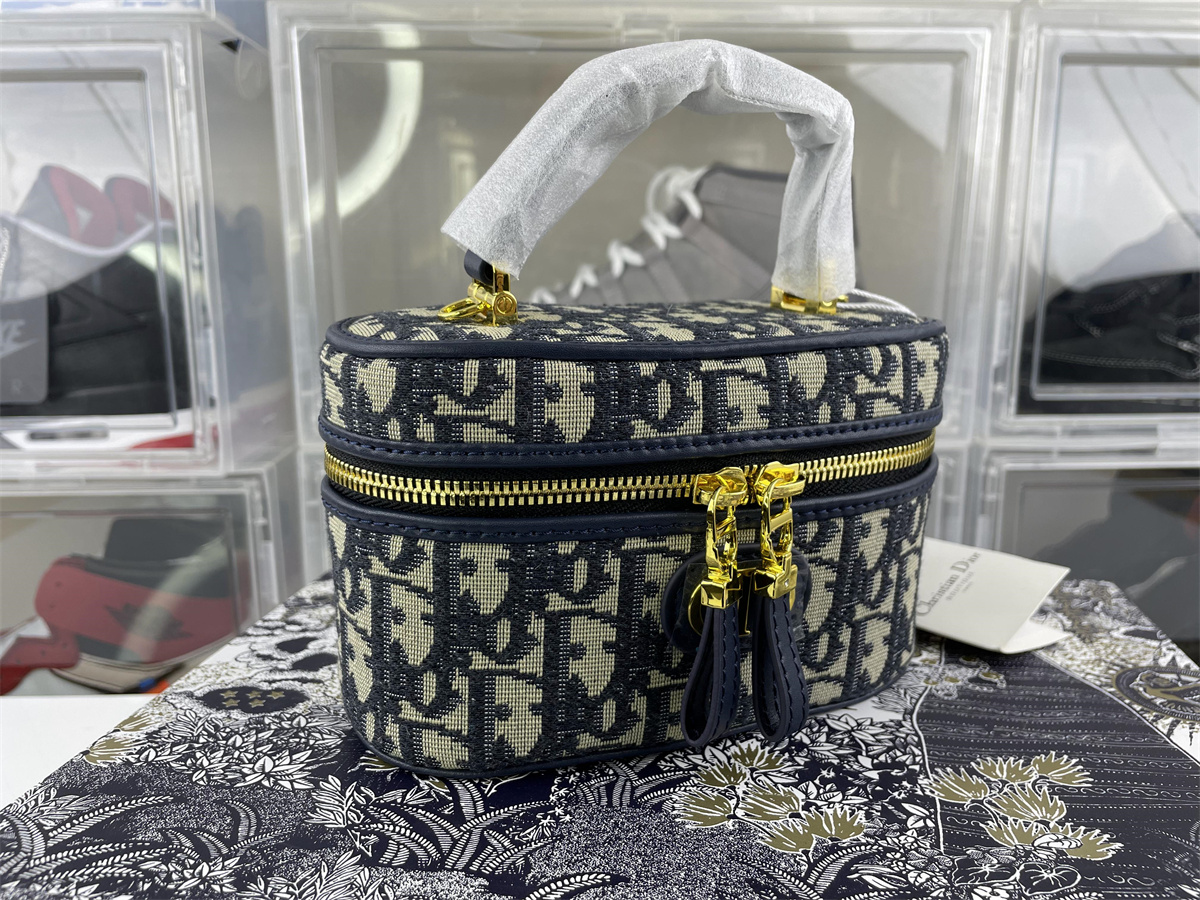 D*or 30 montaigne mini vanity blue oblique bag (16x  8 x 9.5 cm)