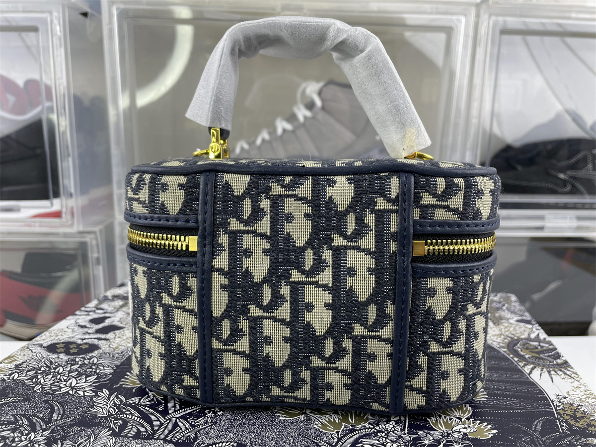 D*or 30 montaigne mini vanity blue oblique bag (16x  8 x 9.5 cm)