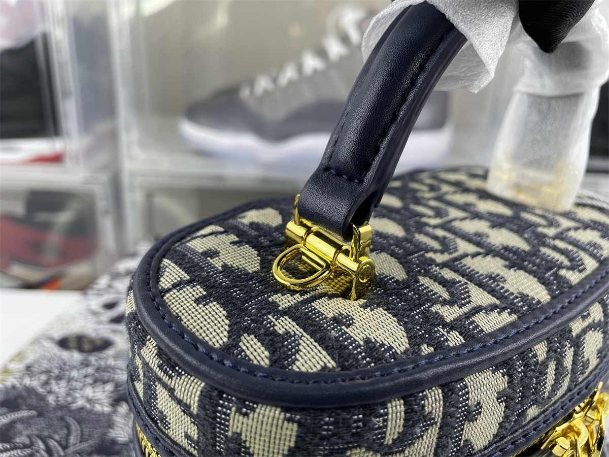 D*or 30 montaigne mini vanity blue oblique bag (16x  8 x 9.5 cm)