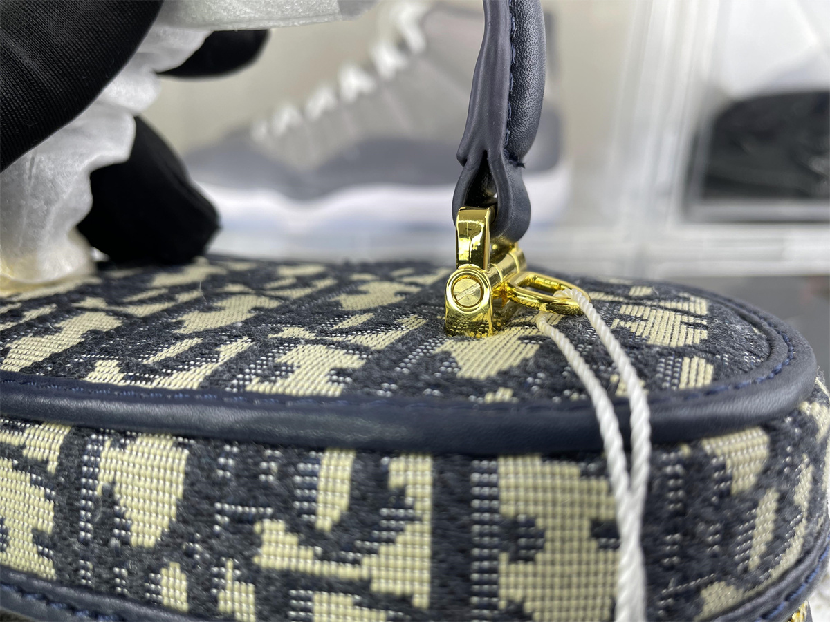 D*or 30 montaigne mini vanity blue oblique bag (16x  8 x 9.5 cm)